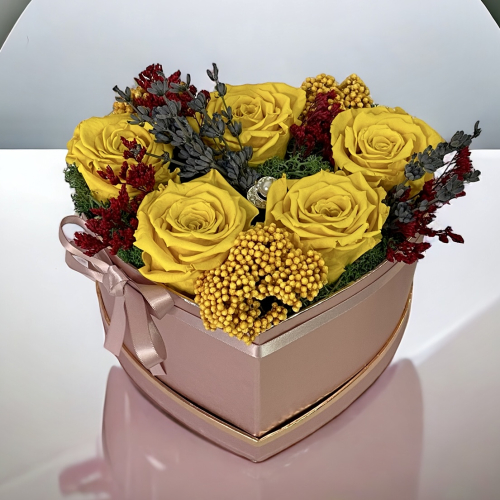 Luxusné kvetinové srdce s farebnou trvácnou kyticou