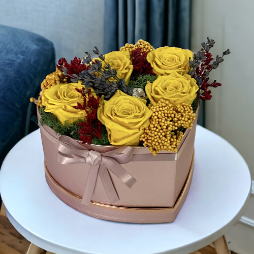 Luxusné kvetinové srdce s farebnou trvácnou kyticou