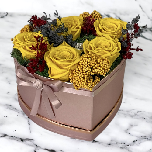 Luxusné kvetinové srdce s farebnou trvácnou kyticou