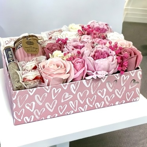Luxusný kvetinový box s kúpeľovou soľou a sójovou sviečkou
