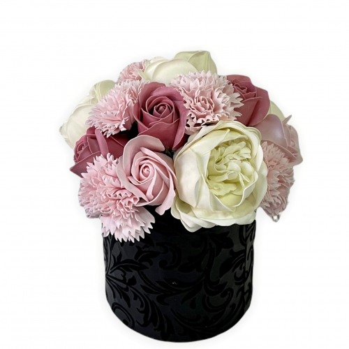 Kvetinová dekorácia v elegantnom flower boxe Romance