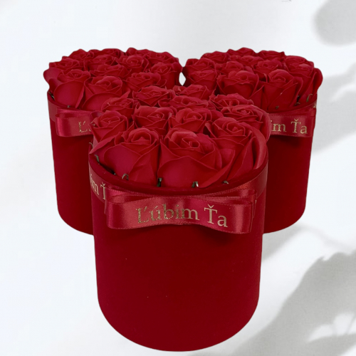 Červený sametový box s červenými ružami Ľúbim Ťa