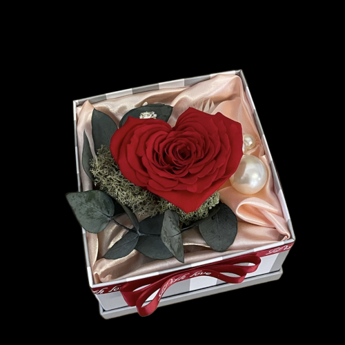 Exkluzívna stabilizovaná ruža v tvare srdca v hranatom boxe