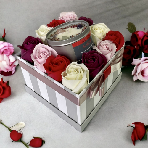 Darčekový box s ružami a krištáľovou sviečkou Láska