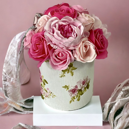 Kvetinový box s ružami a pivonkami Bonjour 