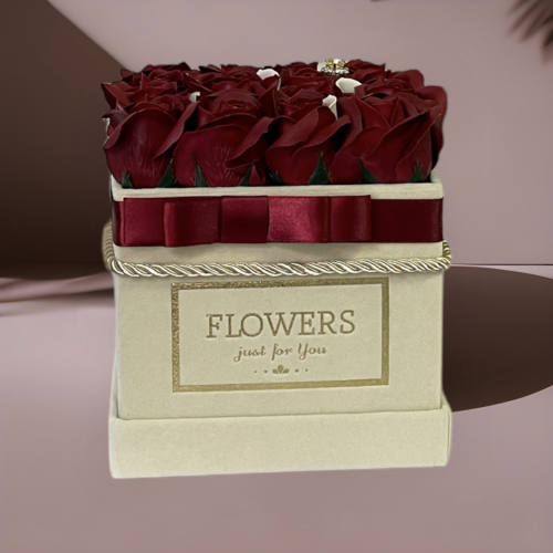 Luxusný sametový box s bordovými ružami Ma belle
